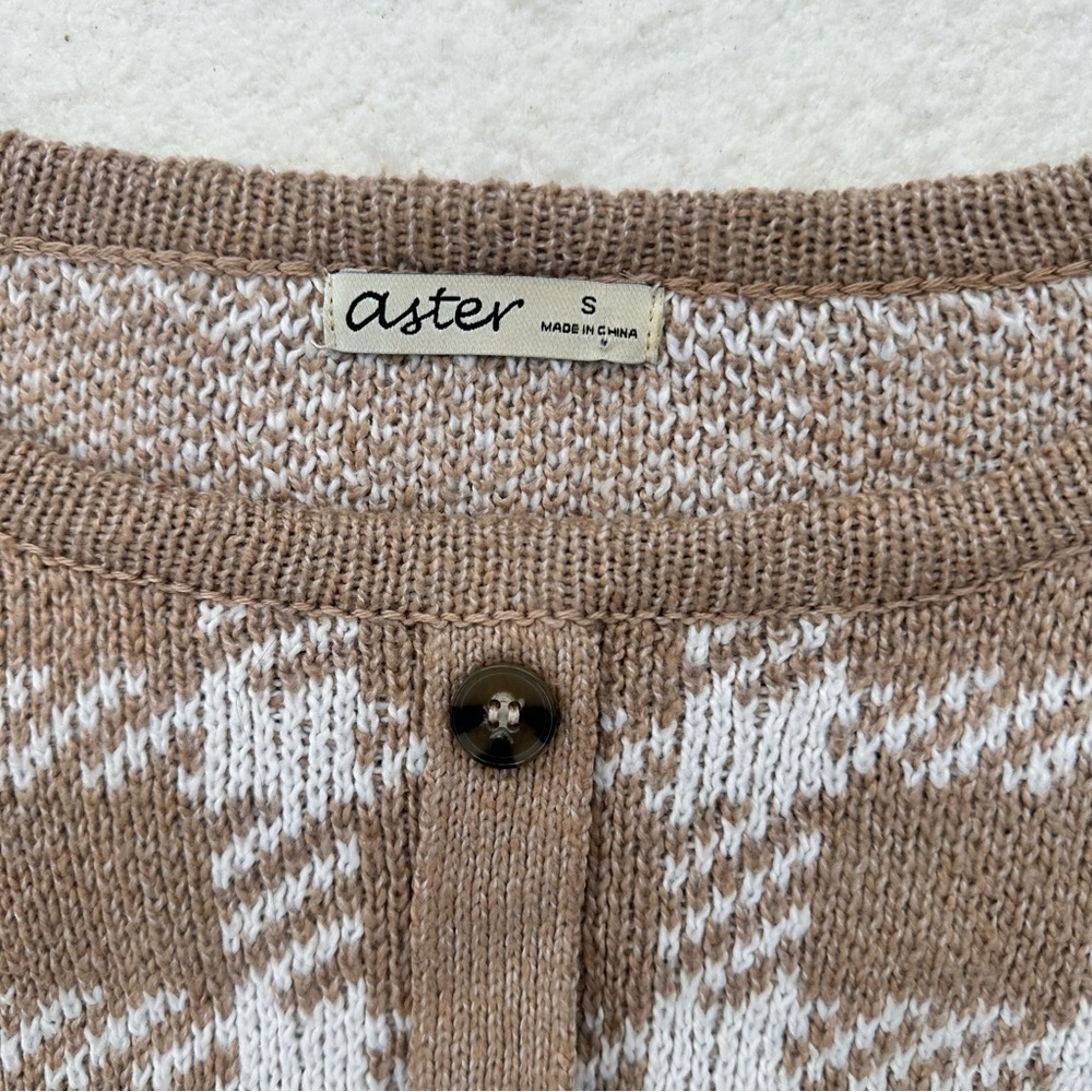 Preppy Aster Checkered Plaid Cropped Long Sleeve Knit - Picture 5 of 5